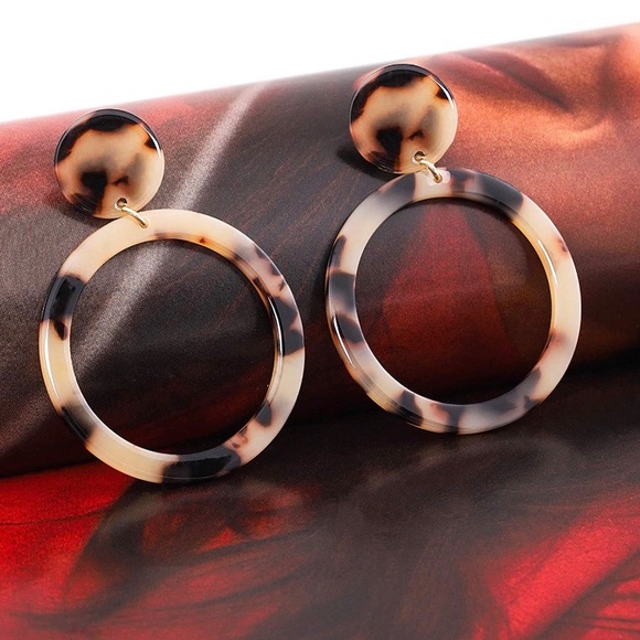 Tortoise Shell Hoop Acrylic Earrings - Picture 3 of 4